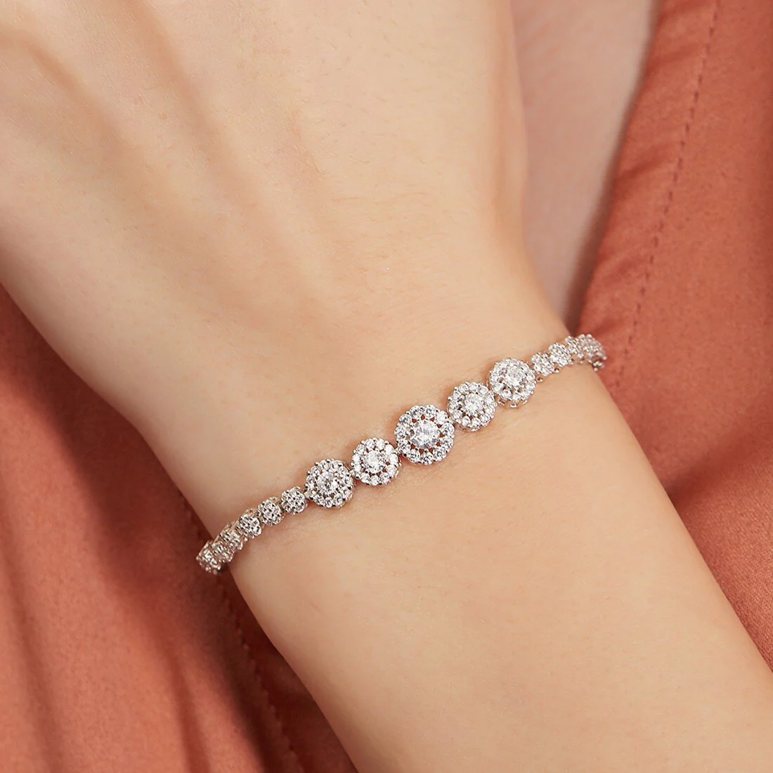 Radiant Allure: Dazzling Adjustable 925 Silver Bracelet Gift Hamper - Image 7