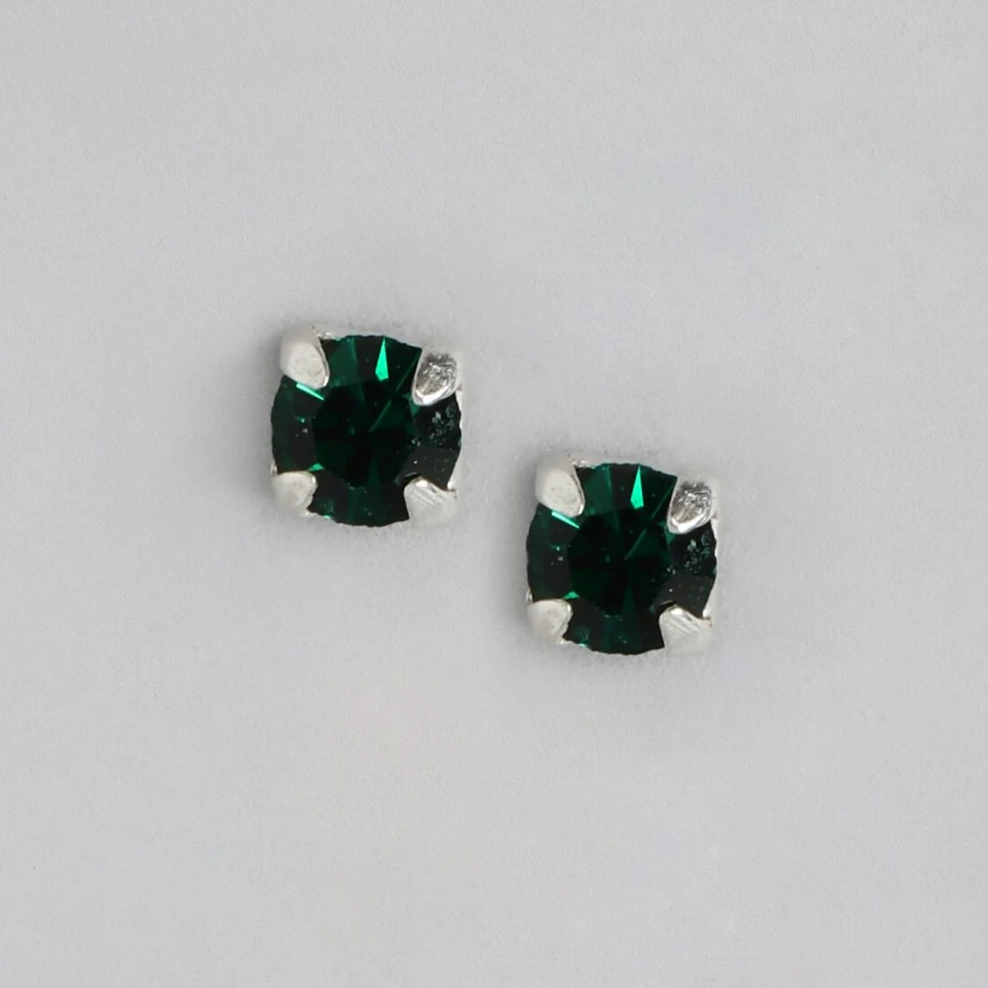 Emerald Elegance 925 Sterling Silver Stud Earrings - Image 3