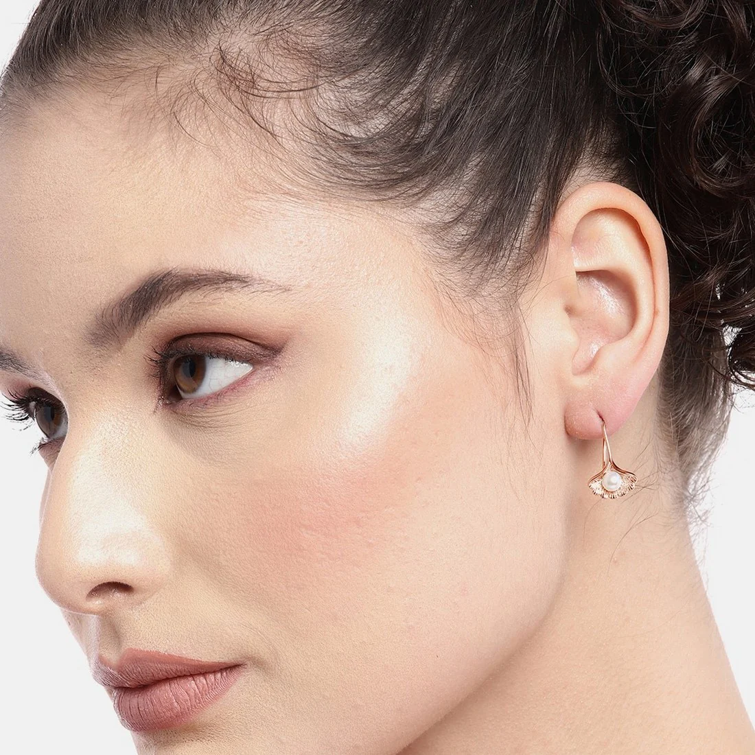 Glam Lady Shell And Pearl 925 Silver Earrings Combo - Image 3