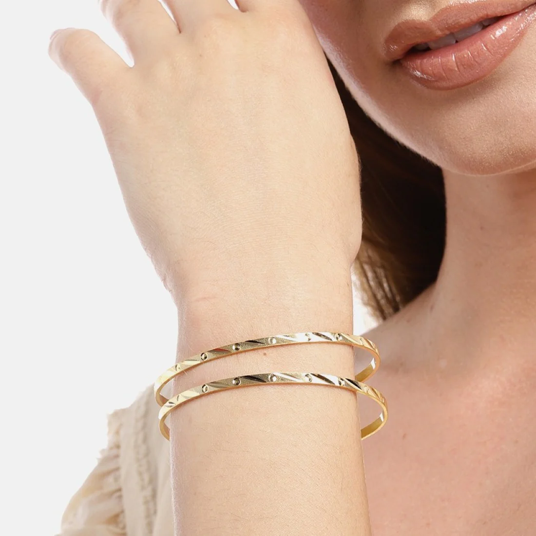 Golden Radiance: 925 Sterling Silver Women's Bangle - Image 3