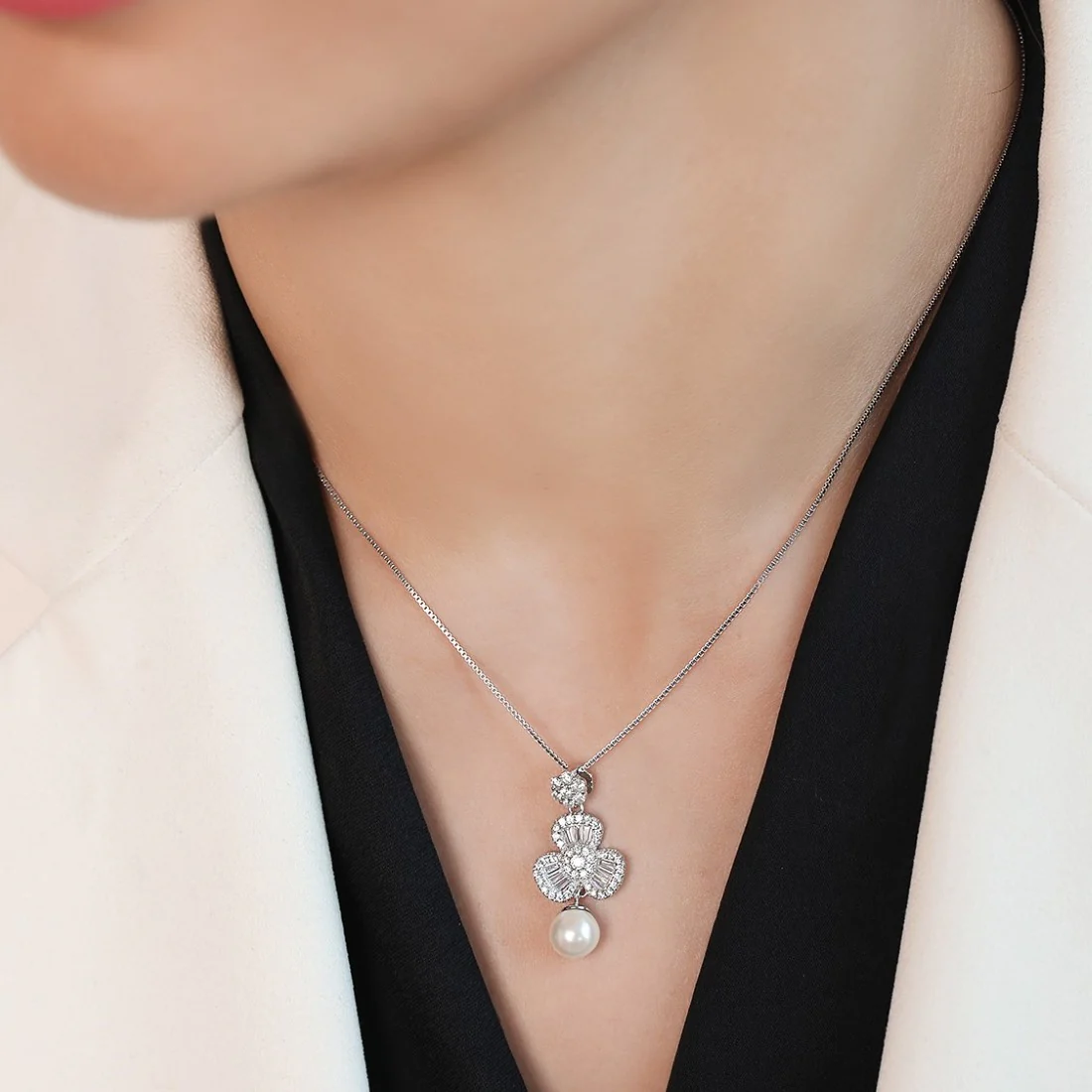 Leafy Pearl Radiance 925 Sterling Silver Rhodium-Plated Pendant with Chain - Image 3