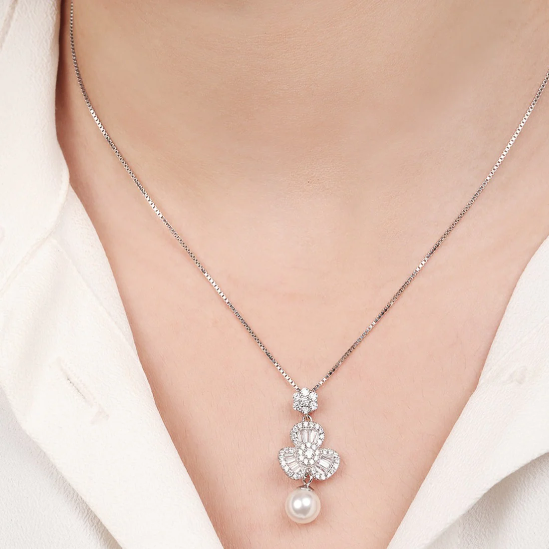 Leafy Pearl Radiance 925 Sterling Silver Rhodium-Plated Pendant with Chain - Image 4