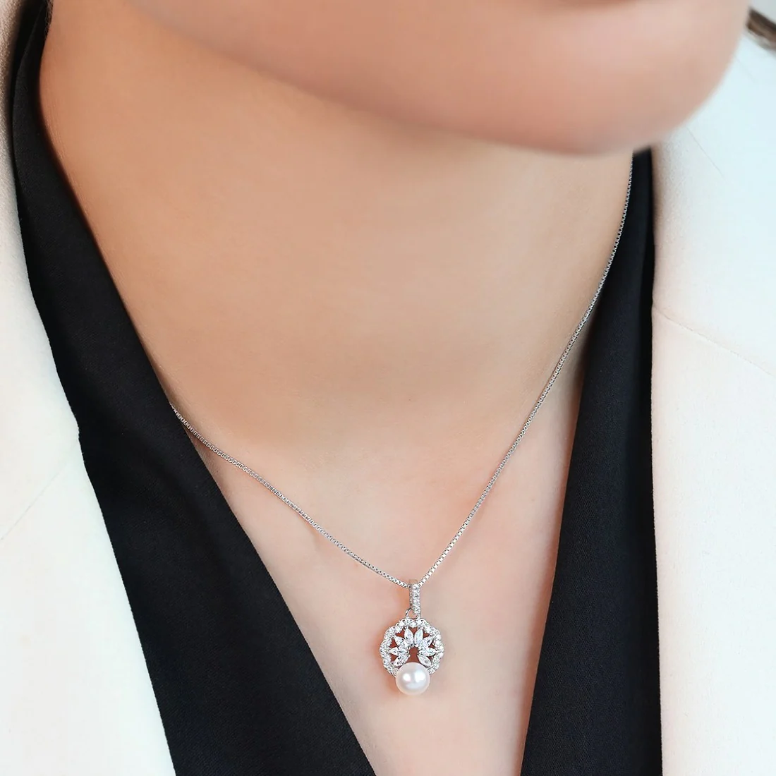 Luminous Petals 925 Sterling Silver Rhodium-Plated Flower Pendant with Chain - Image 3