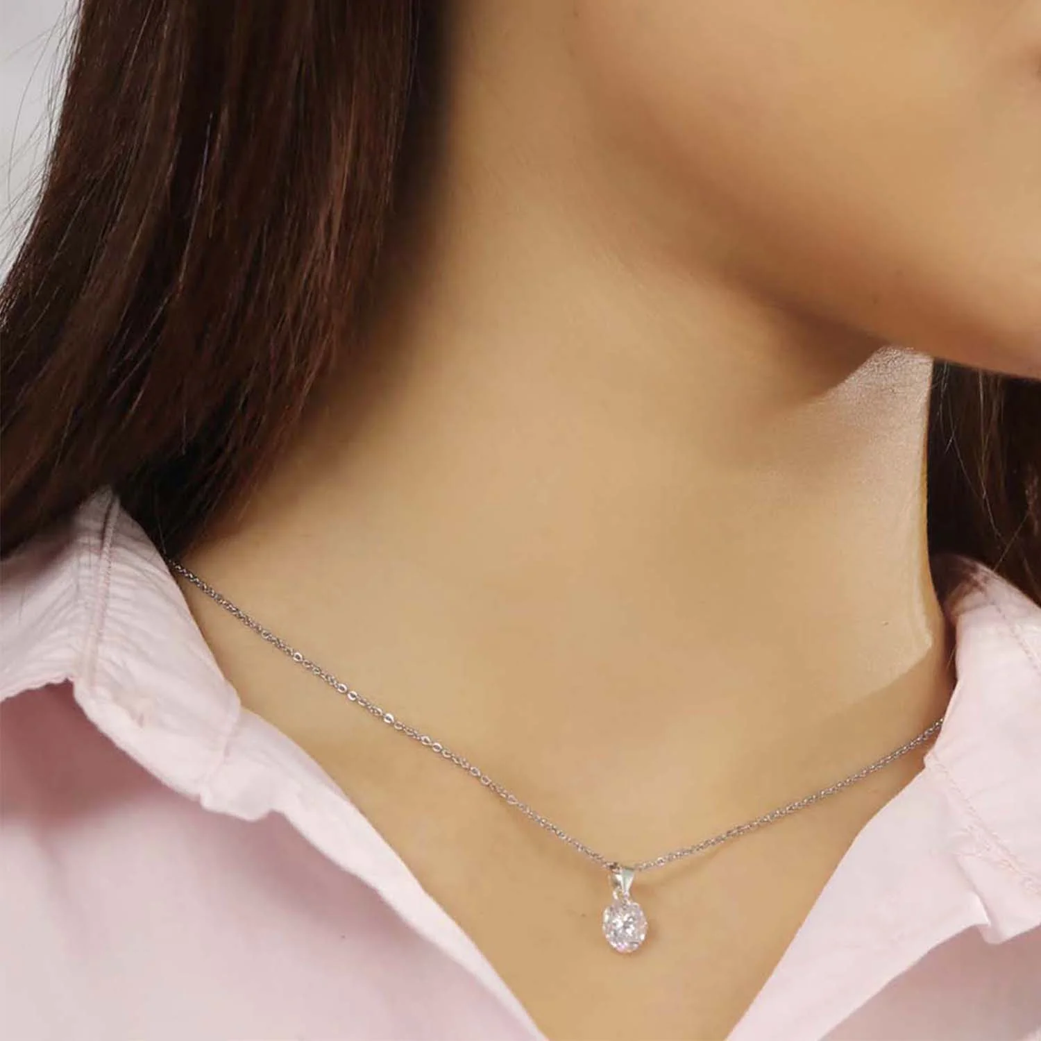 Sensational Solitaire Pendent with 925 Silver Chain - Image 3