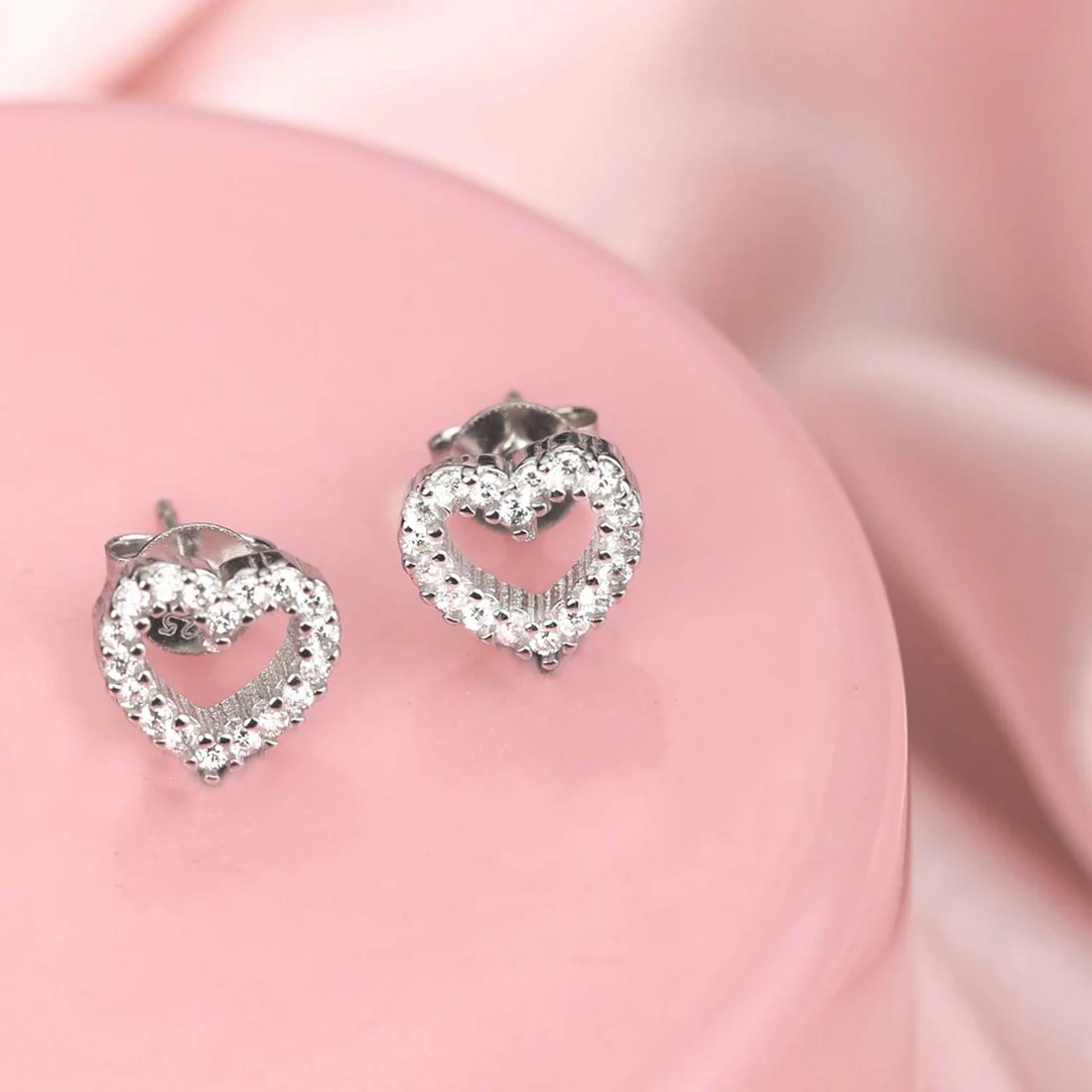 Enchanting White Heart 925 Silver Studs